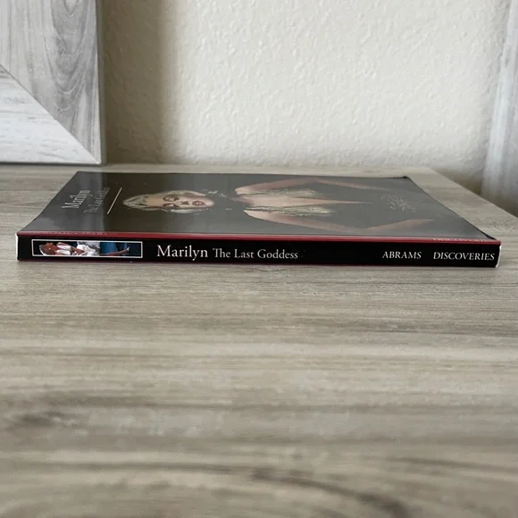 Marilyn: The Last Goddess Book - Picture 5 of 12